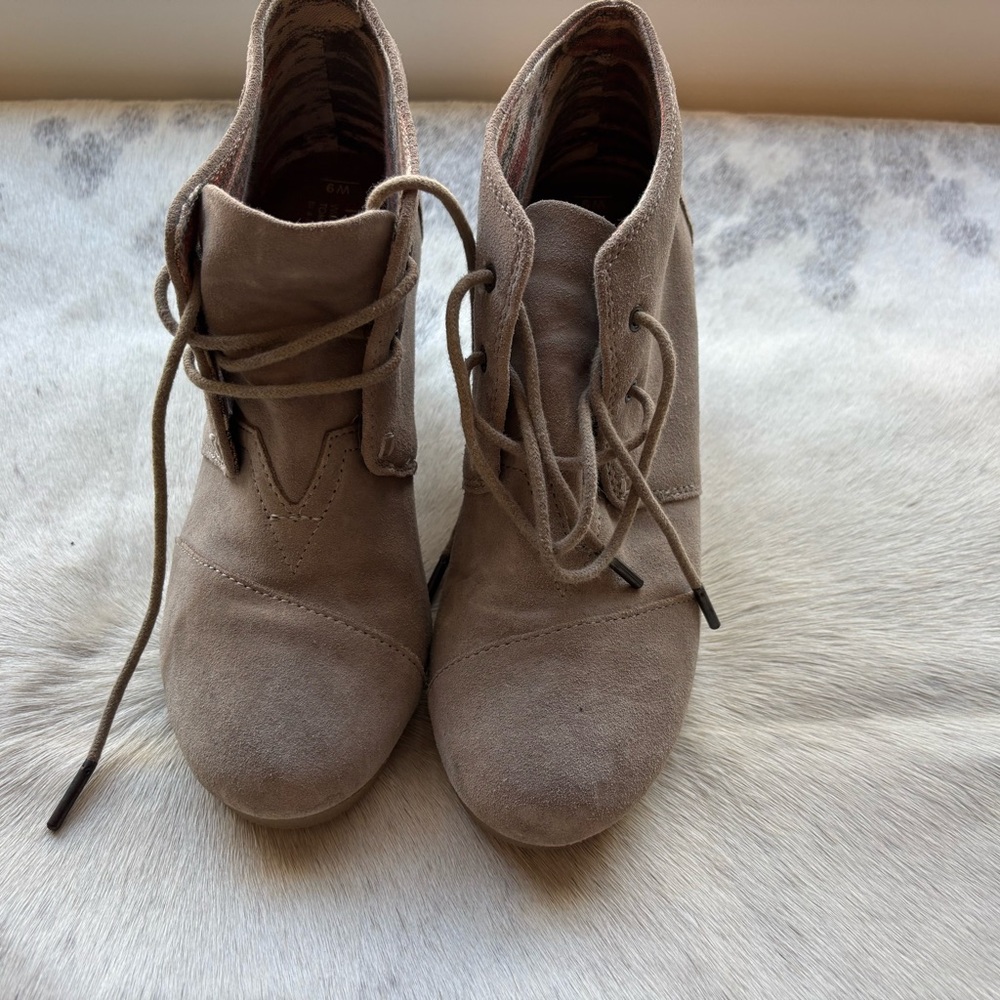 TOMS Desert Wedge Ankle Booties